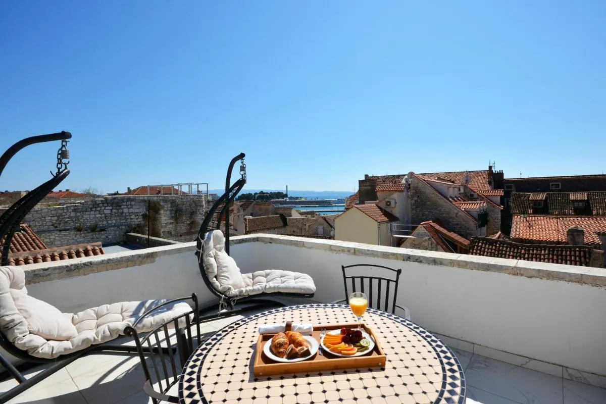 Image 6 of Jupiter Luxury Hotel