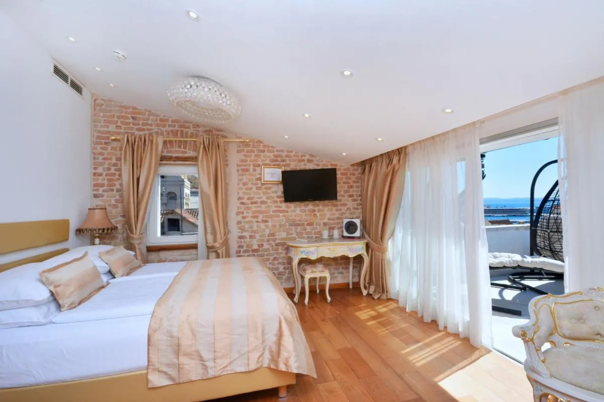 Image 2 of Jupiter Luxury Hotel