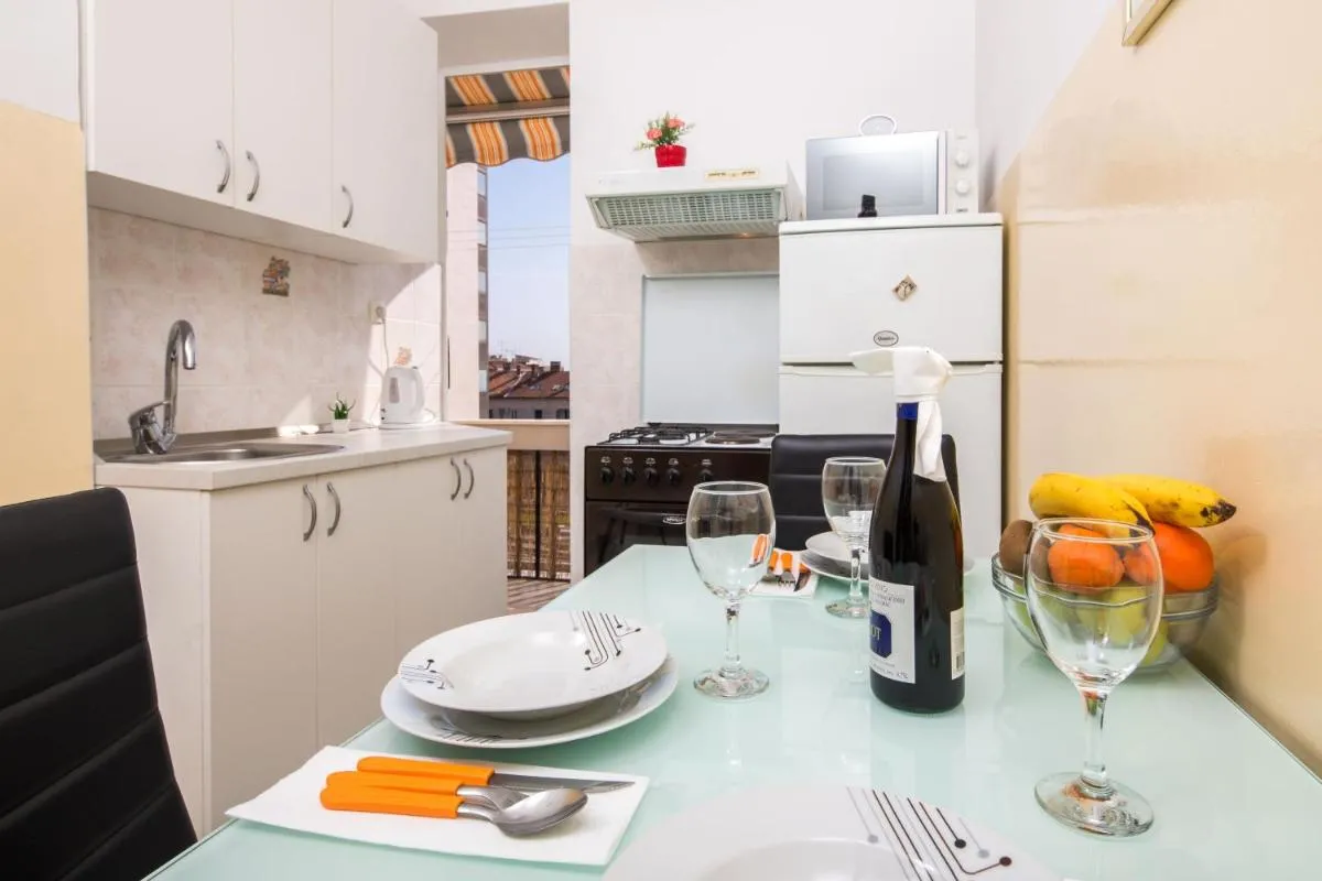 Image 2 of King’s view apartment