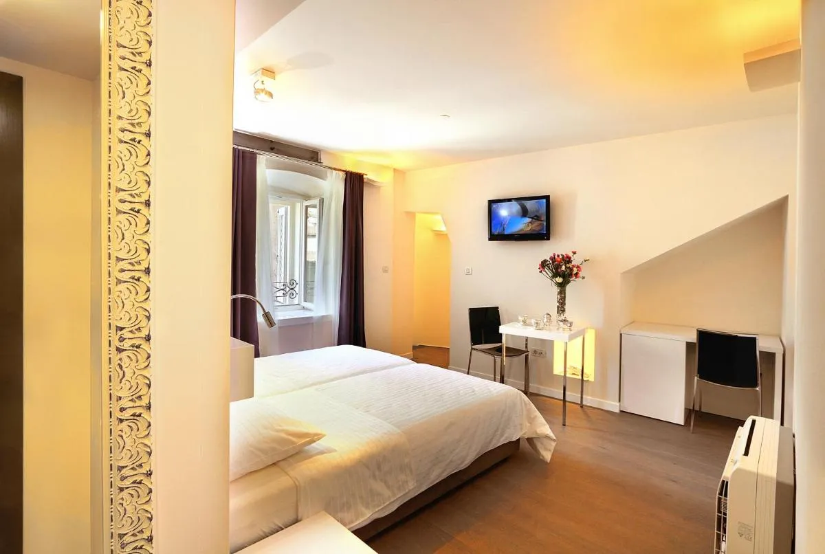 Image 4 of La Porta Luxury Rooms
