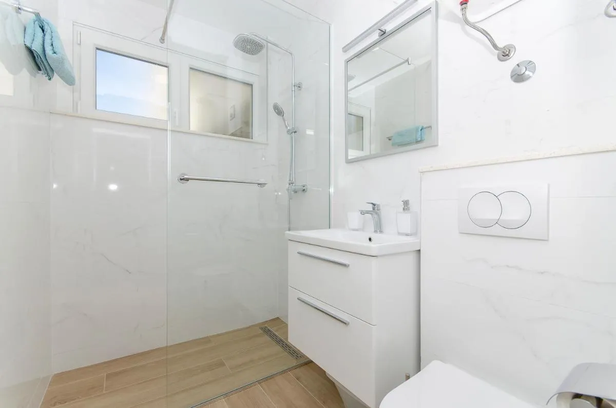 Image 2 of Lanuna apartment