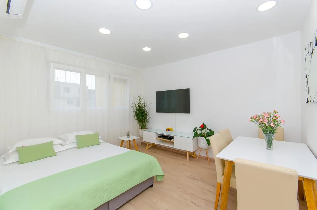Image 1 of Lanuna apartment