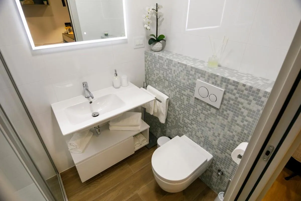 Image 2 of Le Soleil Rooms Split