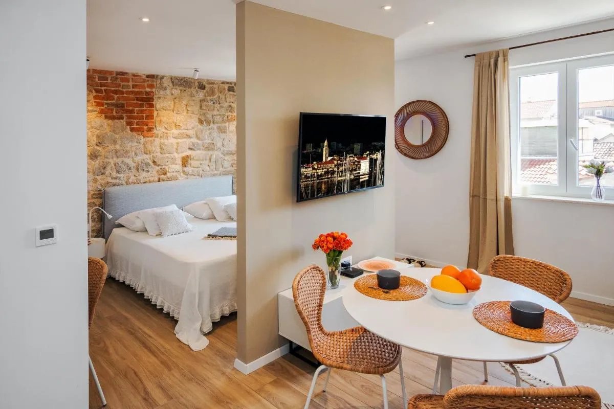 Image 1 of Lucio suites