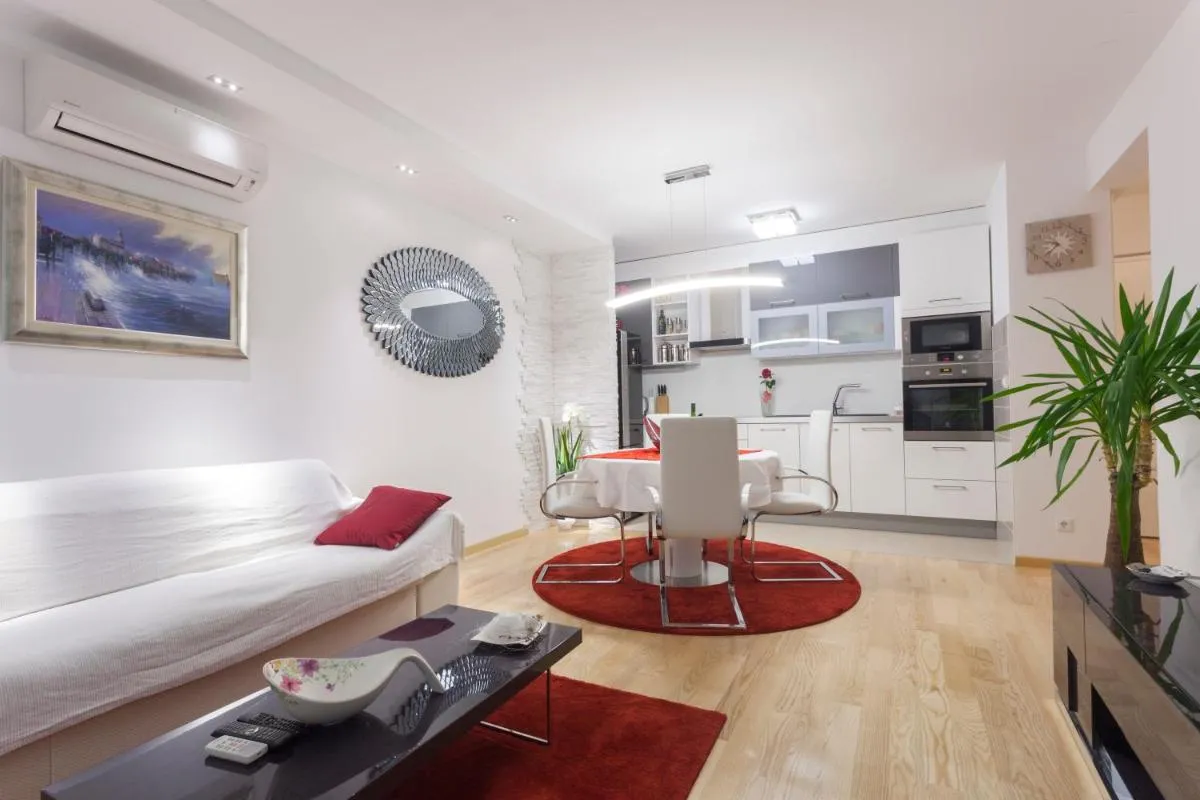 Image 3 of Luxury Apartment