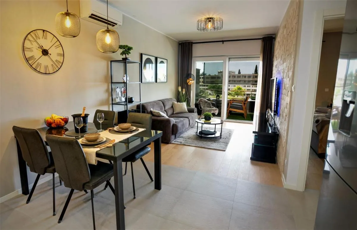 Image 3 of Luxury Apartment 4Seasons with Garage
