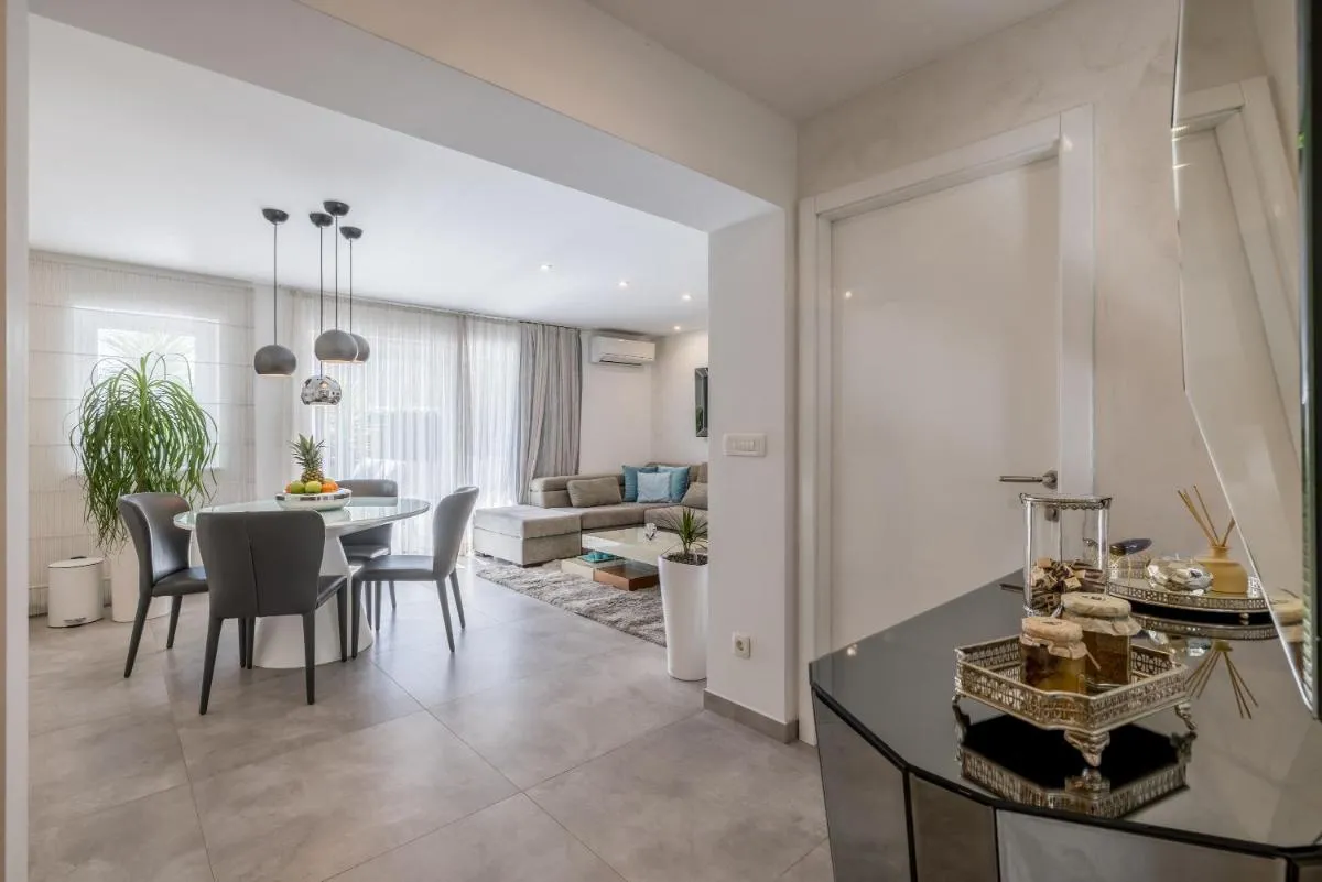 Image 2 of Luxury Apartment Anna