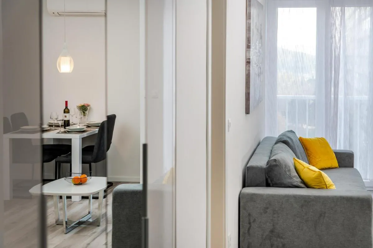 Image 2 of Luxury Apartment Sandra