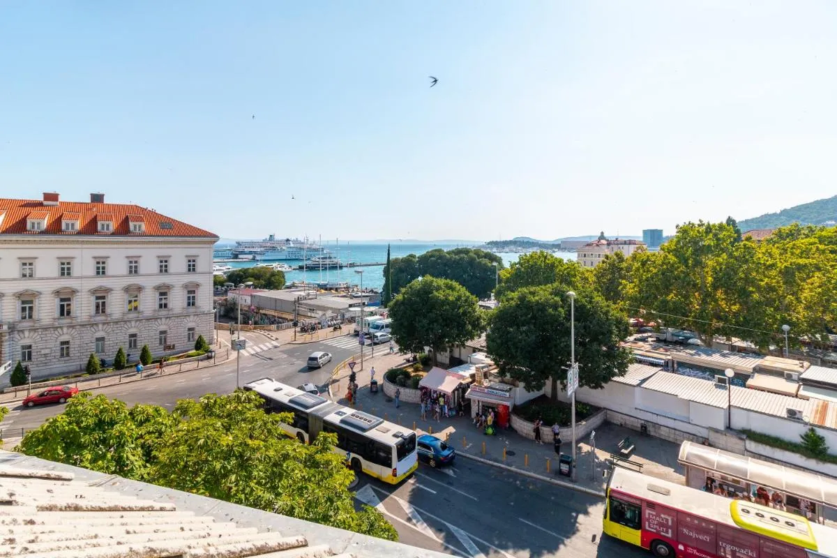 Image 4 of Luxury Apartment Sea View