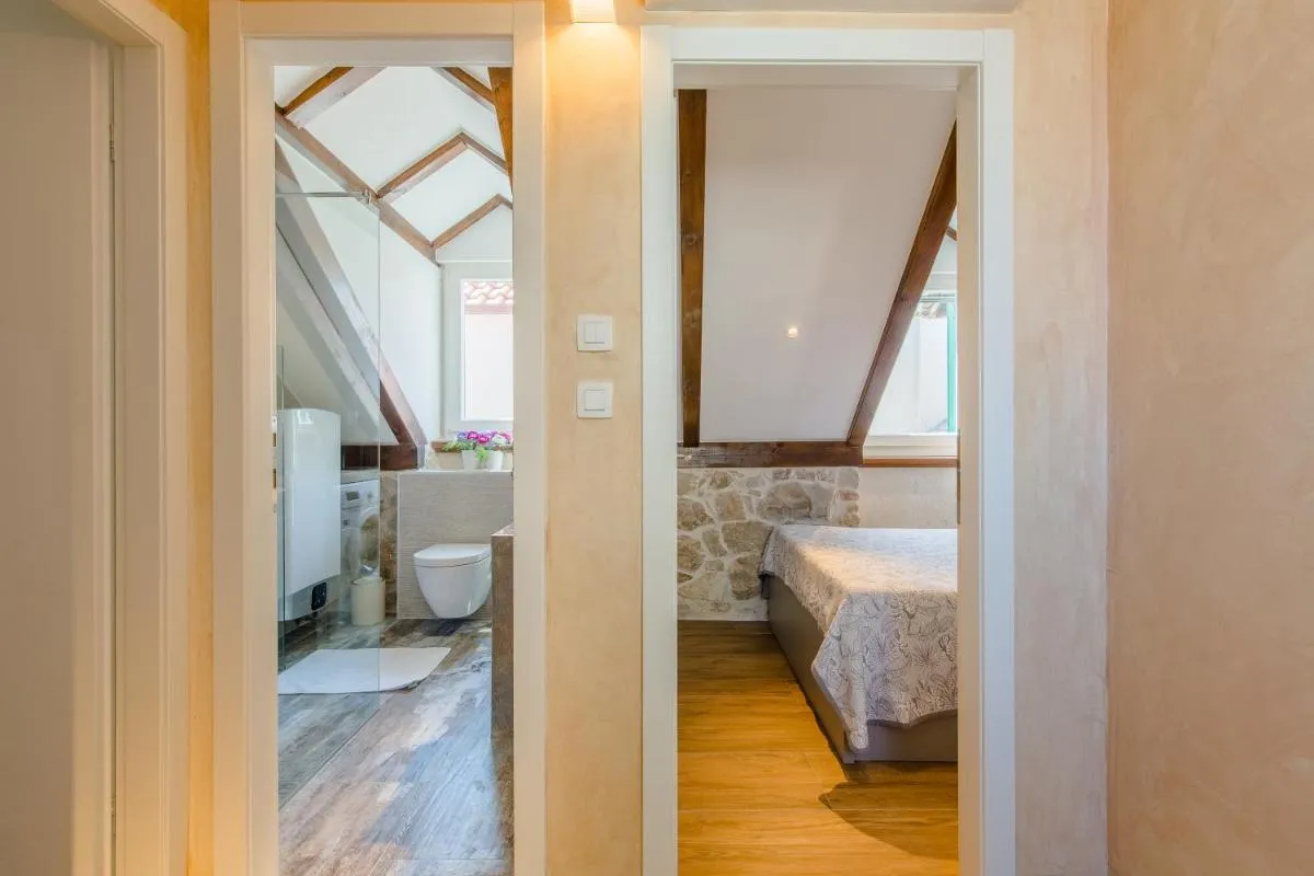 Image 5 of Luxury Apt Petra in 400 year old stone house 4+2