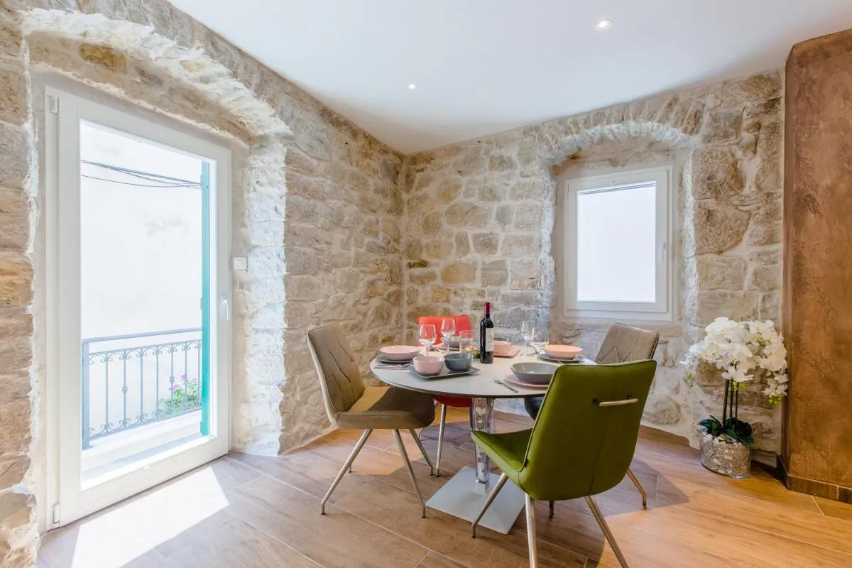 Image 6 of Luxury Apt Petra in 400 year old stone house 4+2
