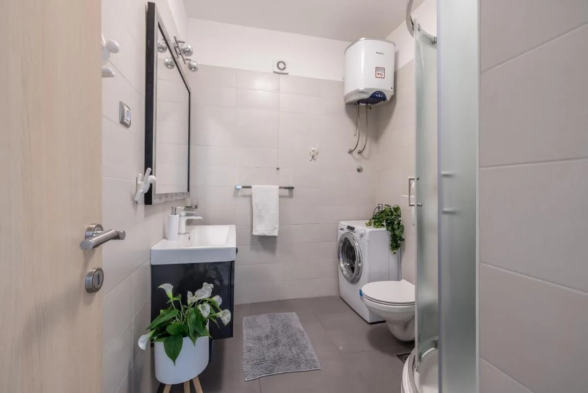 Image 2 of Luxury Leona apartment