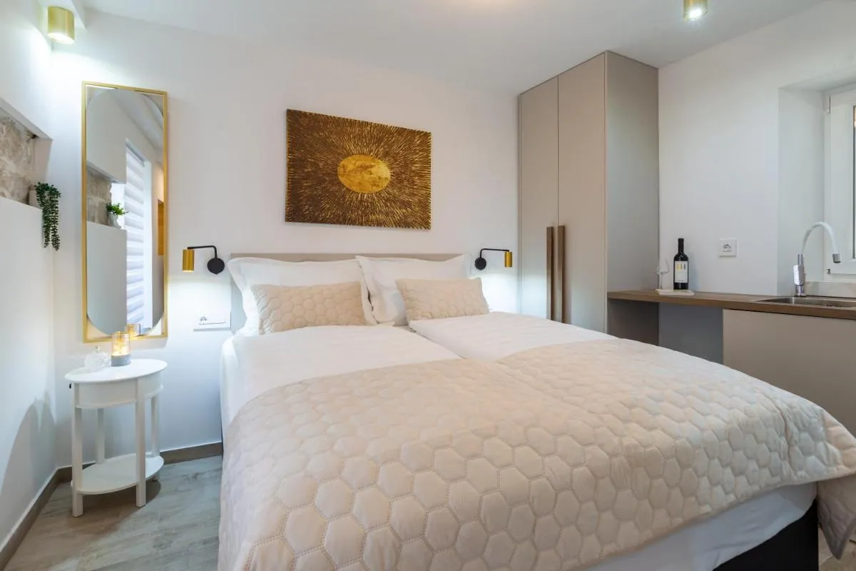 Image 1 of Luxury Lifestyle Rooms