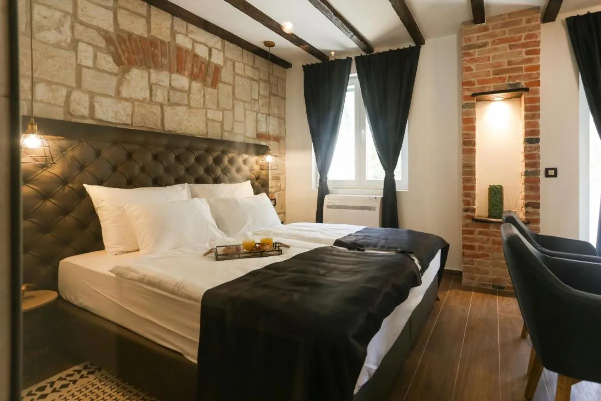 Image 1 of Luxury Rooms Dino