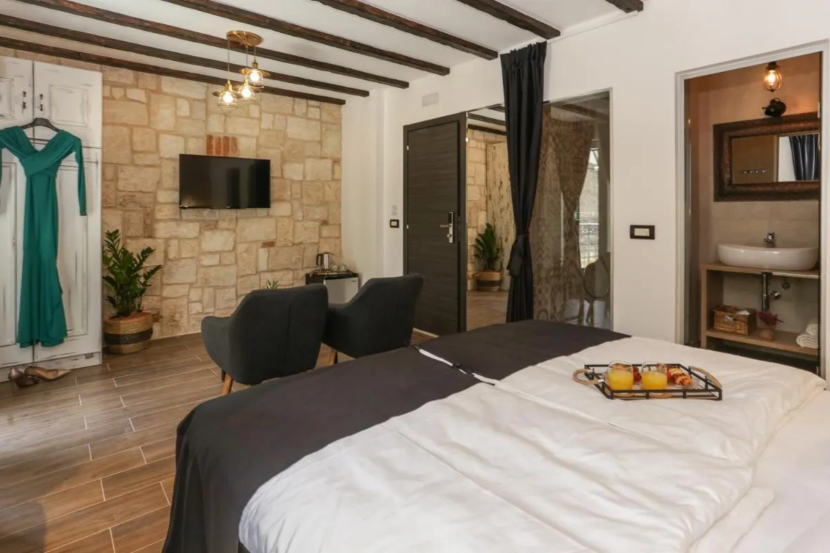 Image 3 of Luxury Rooms Dino