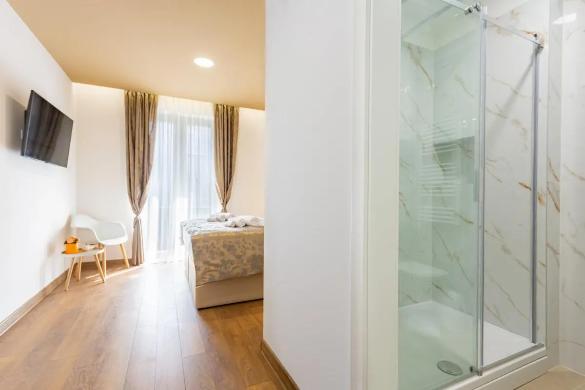 Image 2 of Luxury Rooms Fetivi