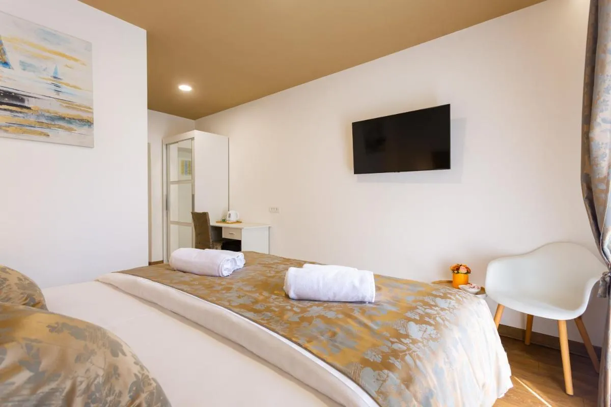 Image 4 of Luxury Rooms Fetivi