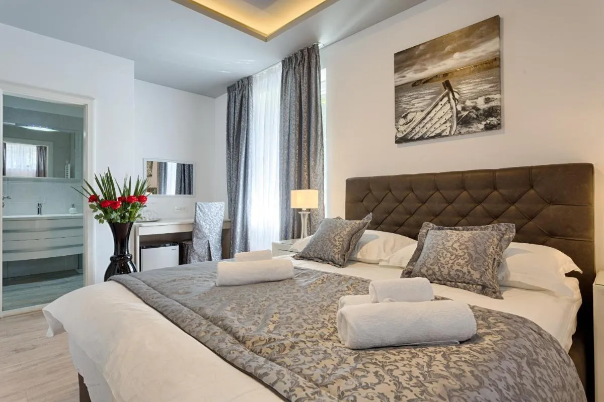 Image 1 of Luxury Rooms Floramye