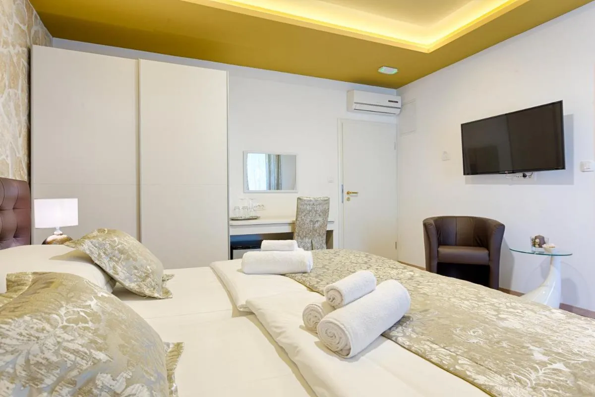 Image 5 of Luxury Rooms Floramye