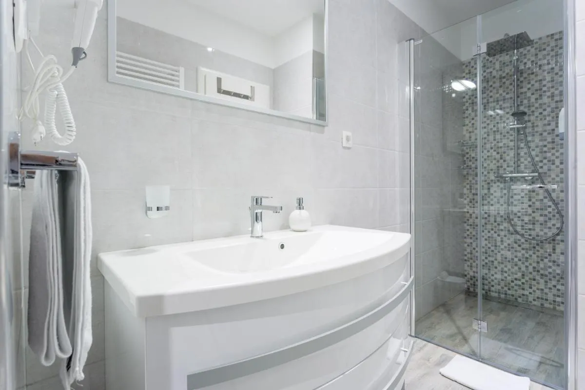 Image 2 of Luxury Rooms Floramye