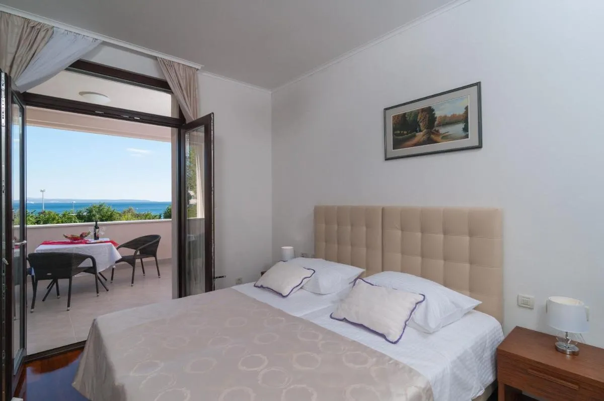 Image 1 of Luxury Rooms Near the Beach3