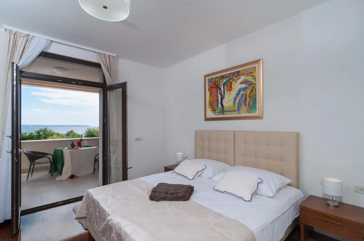 Image 4 of Luxury Rooms Near the Beach3