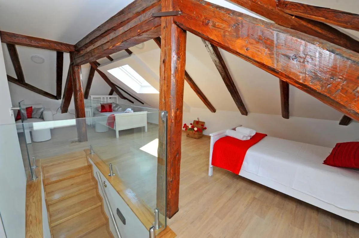 Image 2 of Luxury Rooms Nirvana
