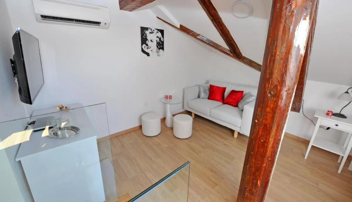 Image 3 of Luxury Rooms Nirvana