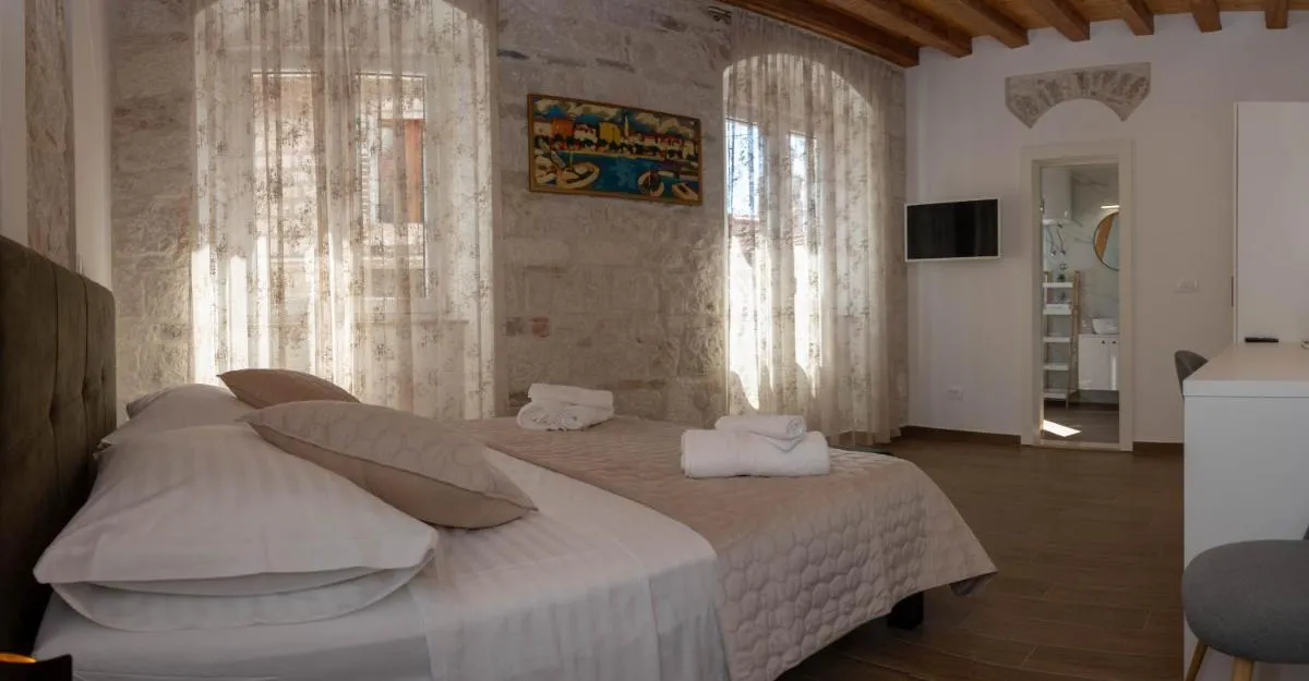 Image 5 of Luxury Rooms Rustic Chic