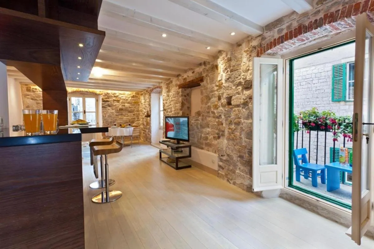 Image 4 of Luxury San Giovanni Apartment 2