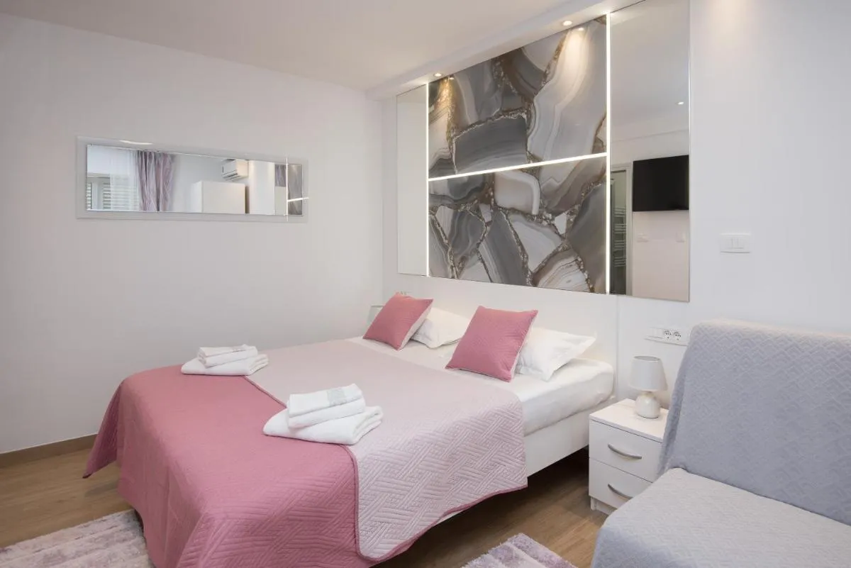 Image 1 of Luxury Studio Apartment Honeymoon