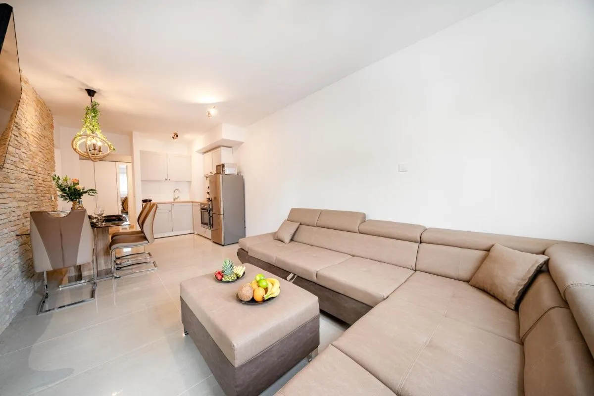 Image 3 of Luxury and modern apartment on the main beach
