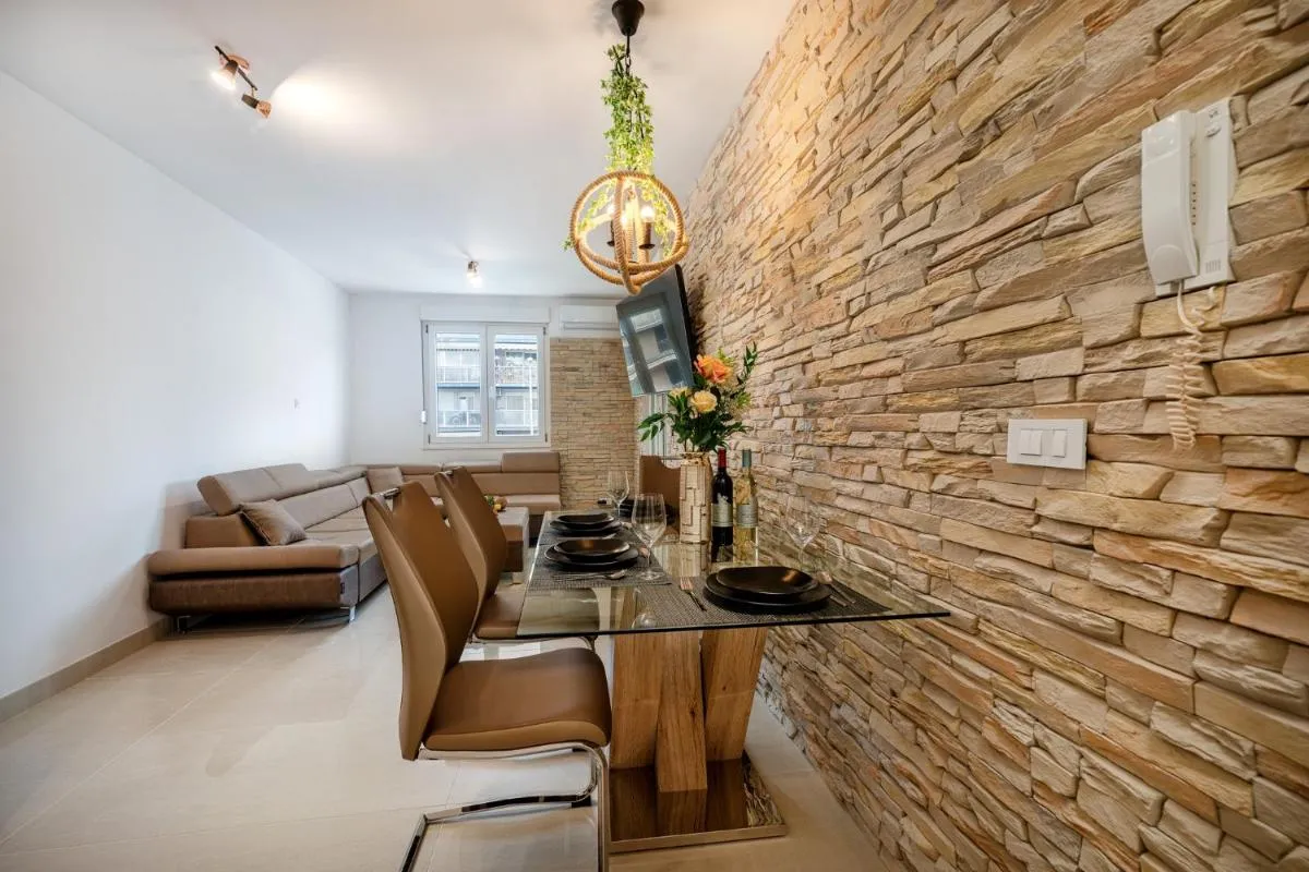 Image 1 of Luxury and modern apartment on the main beach