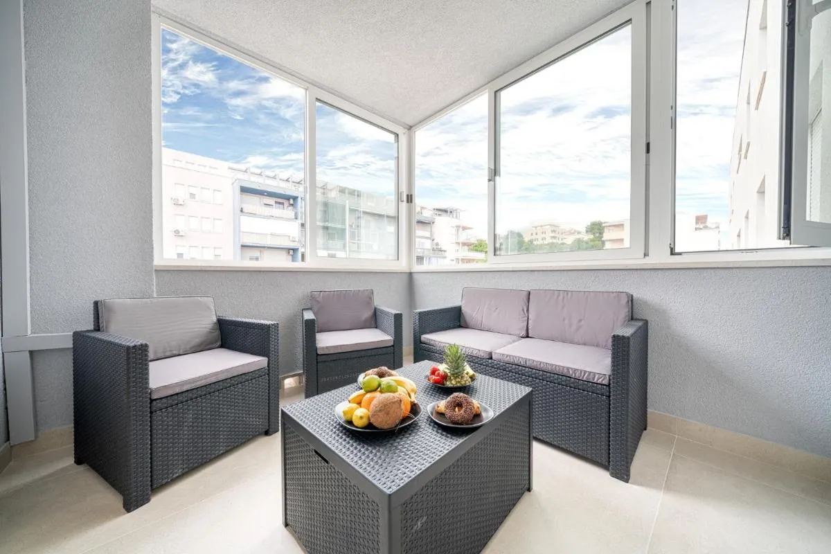 Image 2 of Luxury and modern apartment on the main beach