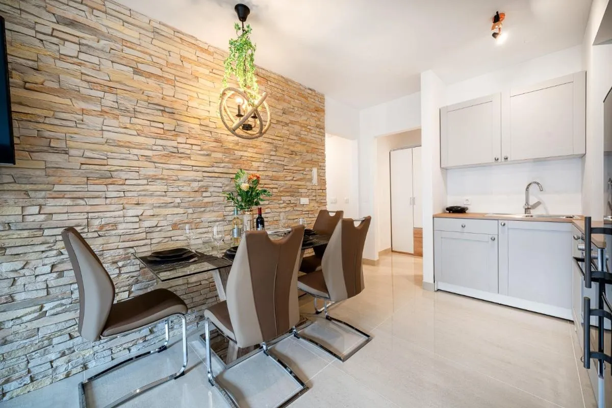 Image 5 of Luxury and modern apartment on the main beach