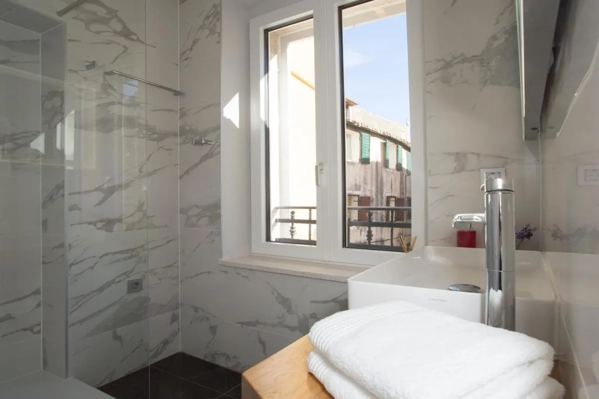Image 2 of Luxury rooms Paula