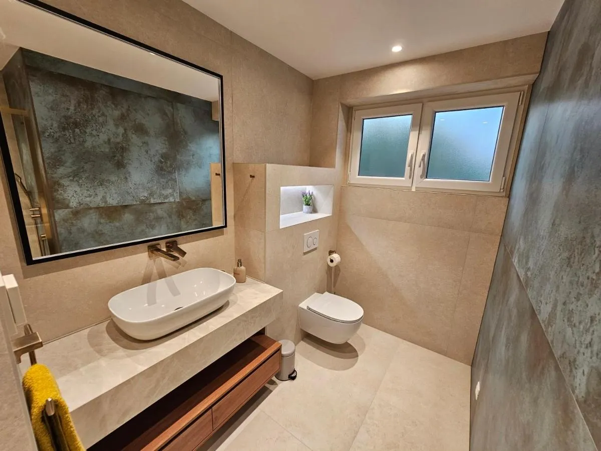 Image 2 of Luxury spacious apartment Maringo