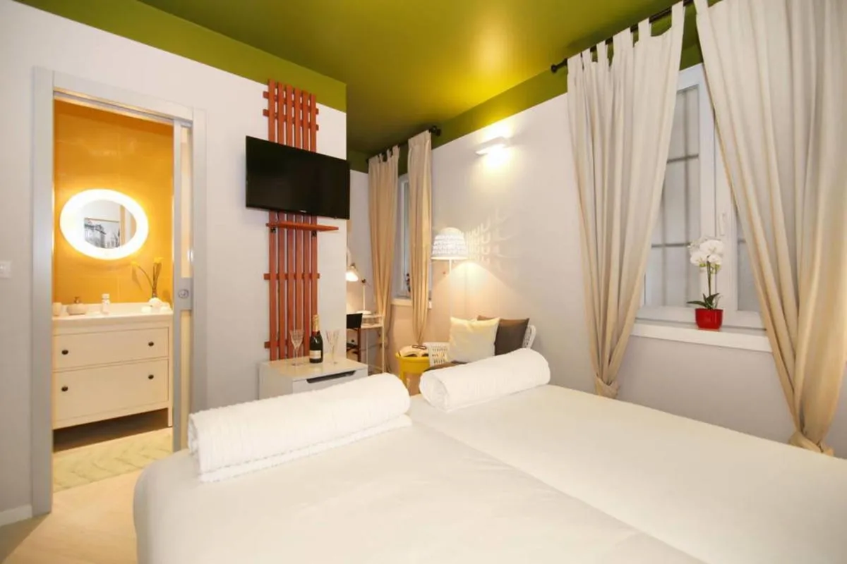 Image 1 of Magic Rooms Split