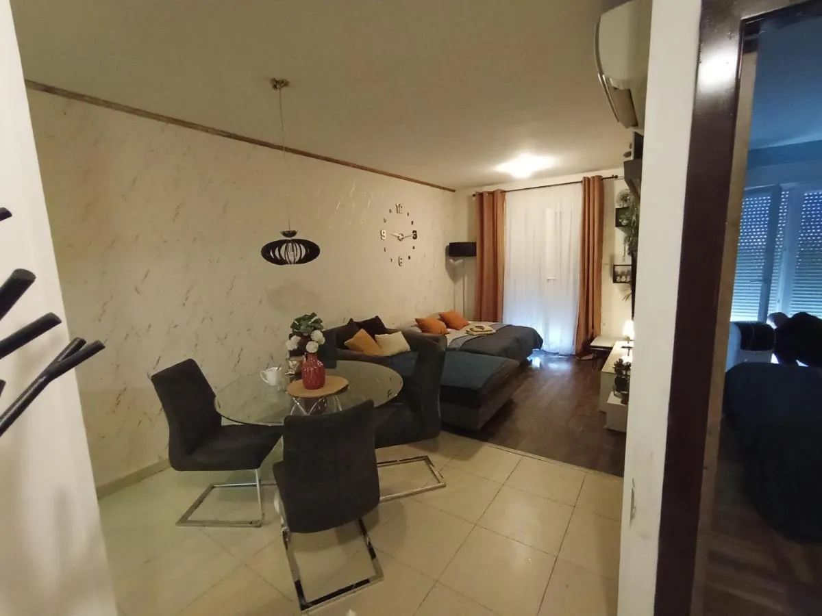 Image 3 of MarMi Split