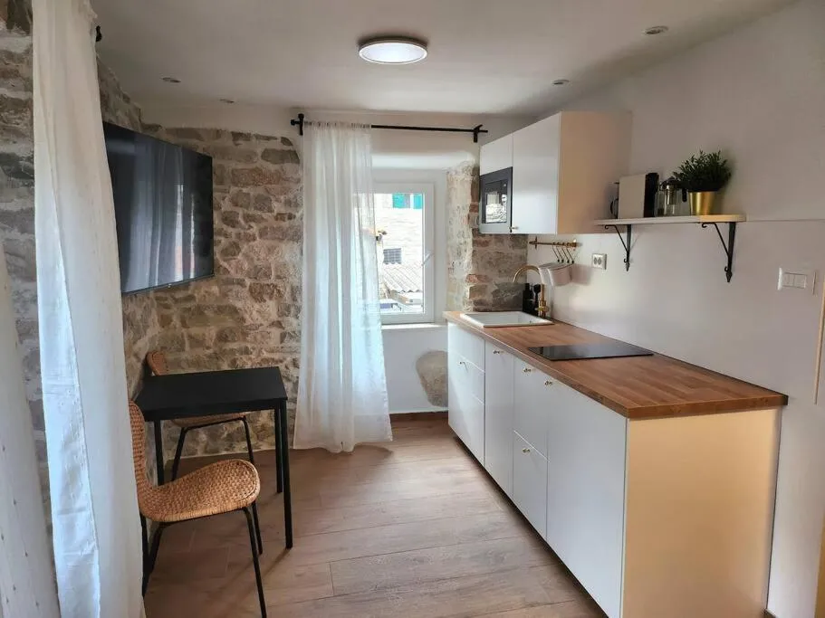 Image 1 of Mariani studio apartments old town