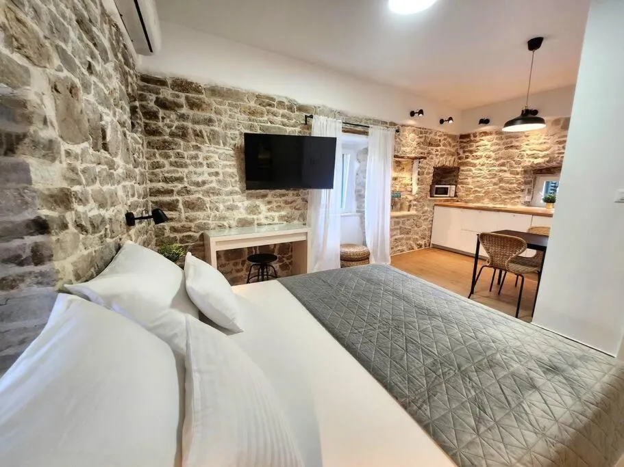 Image 3 of Mariani studio apartments old town