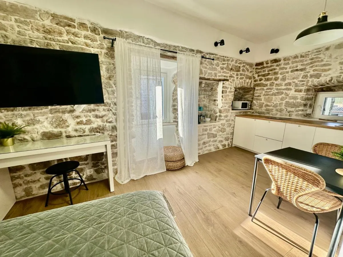 Image 4 of Mariani studio apartments old town