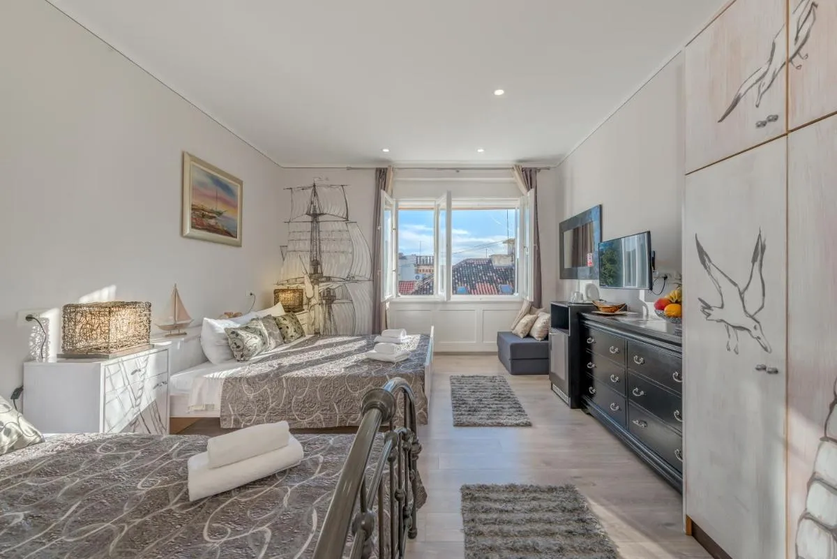 Image 3 of Metropole Luxury Rooms