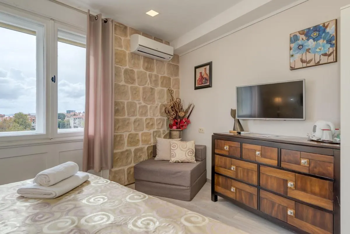 Image 4 of Metropole Luxury Rooms