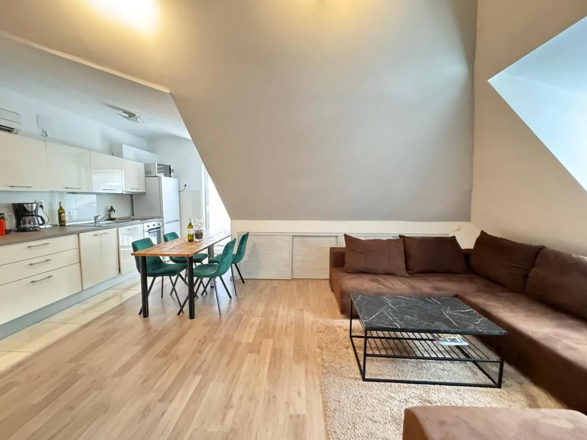 Image 3 of Modern, spacious with free car parking