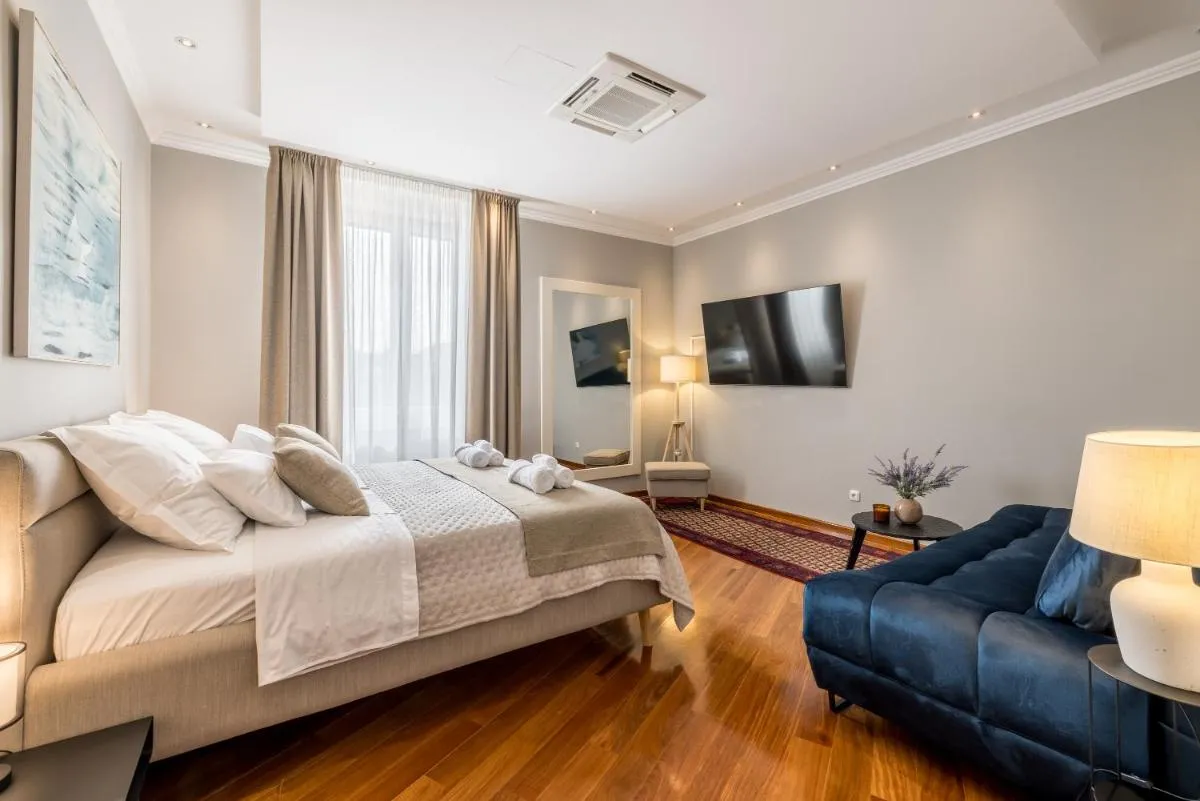 Image 1 of NEW! Elegant downtown suite – Casa Kaja