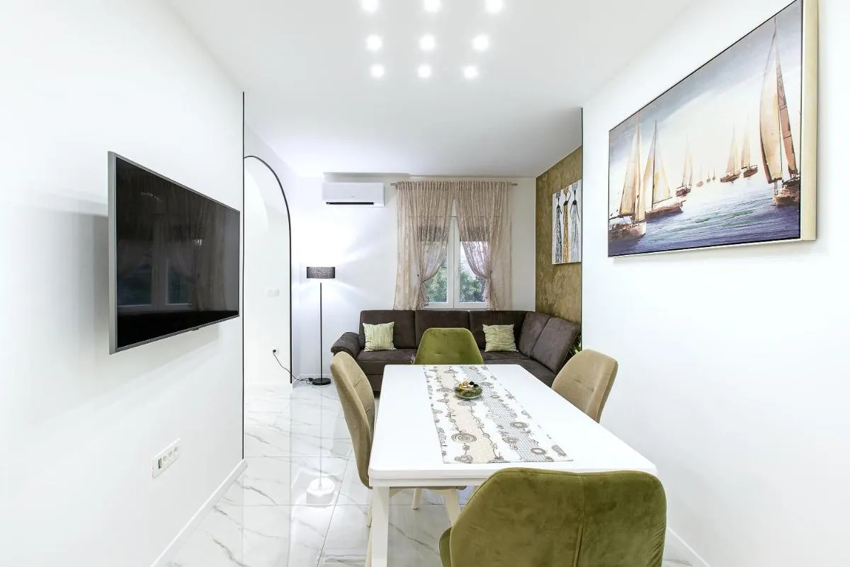Image 1 of NEW! Luxury Apartment Dona