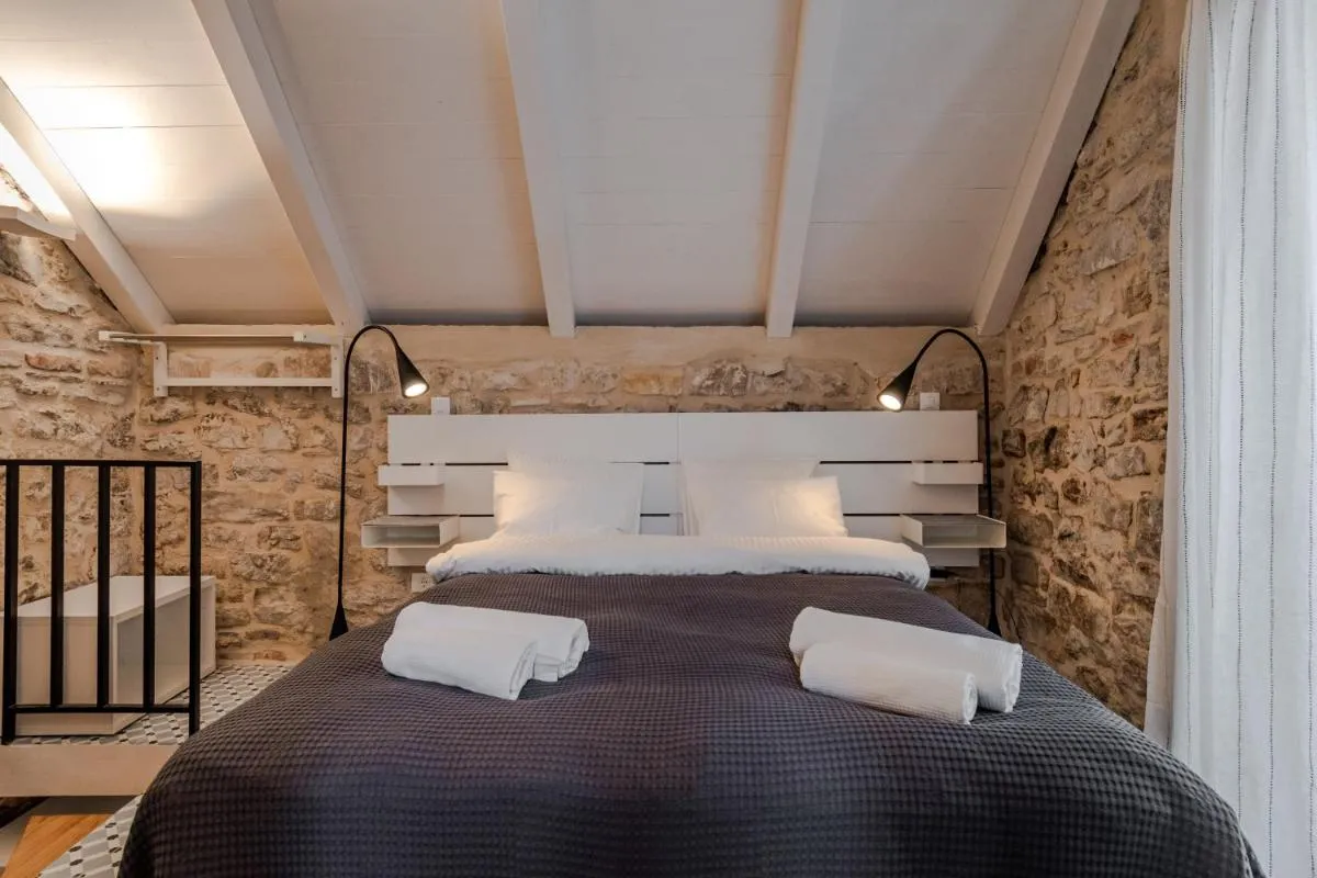 Image 6 of No.5 Luxury Studio