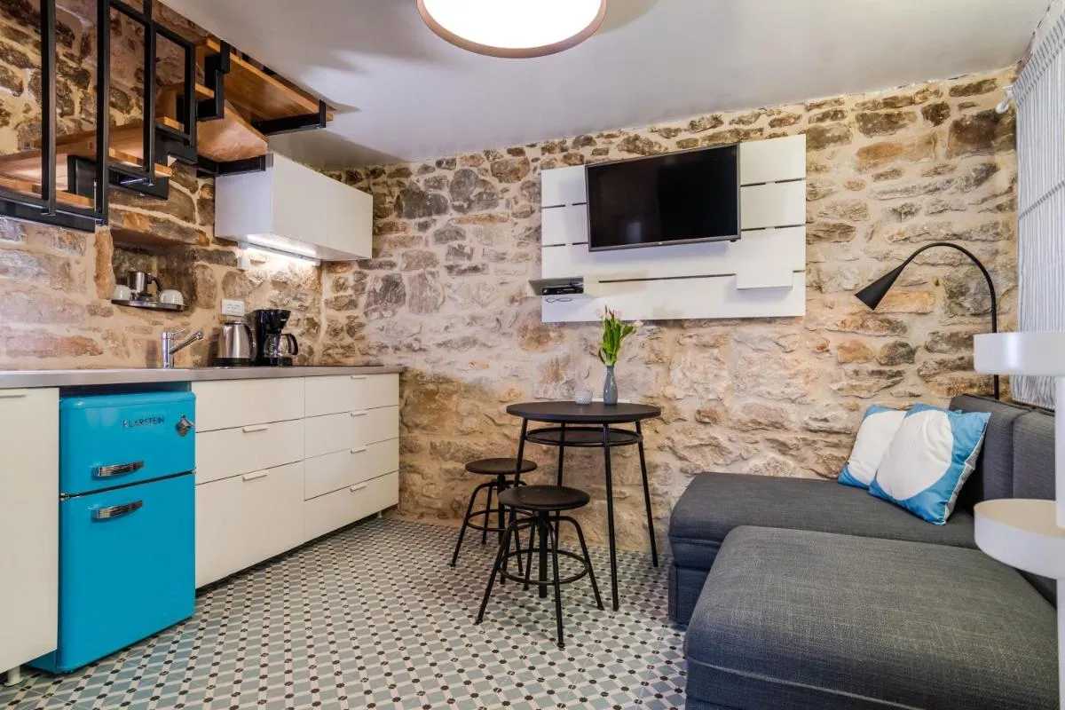 Image 1 of No.5 Luxury Studio