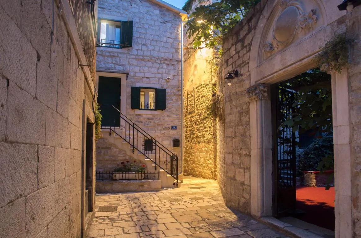 Image of Old Center Stone House